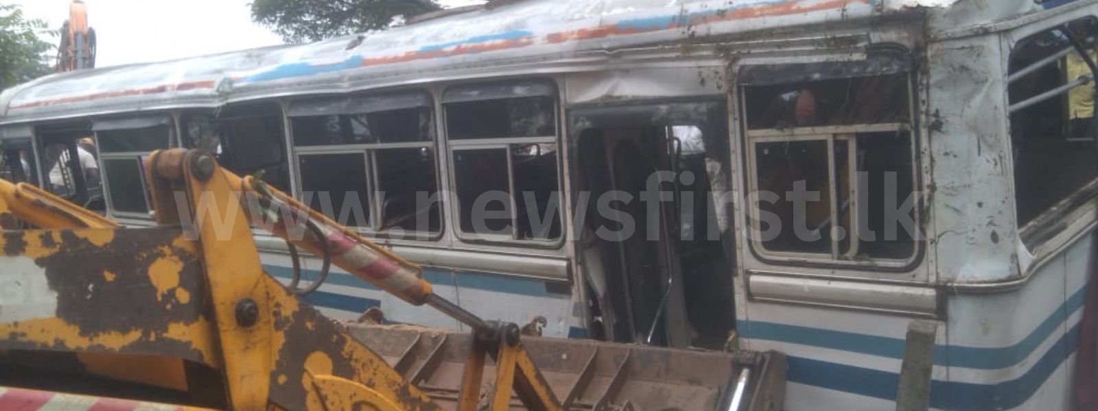 5 Dead, 25+ Injured in Fatal Bus Crash In Thalawa